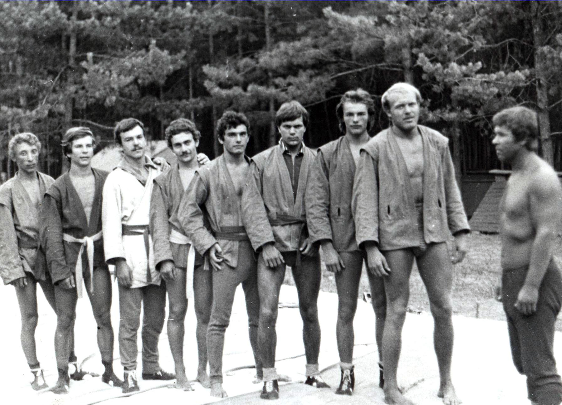 І.М. Когут зі своїми вихованцями - спортсменами з боротьби самбо та дзюдо.jpg