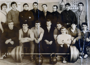 Команда важкоатлетів на чолі з М.С. Козарізом та В.П. Кузьмінським